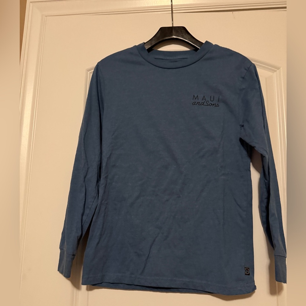 Maui and Sons Men’s size Small Classic Blue Long sleeve Tee. Like New!